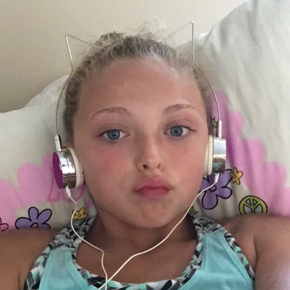 Meet your Posher, Stella